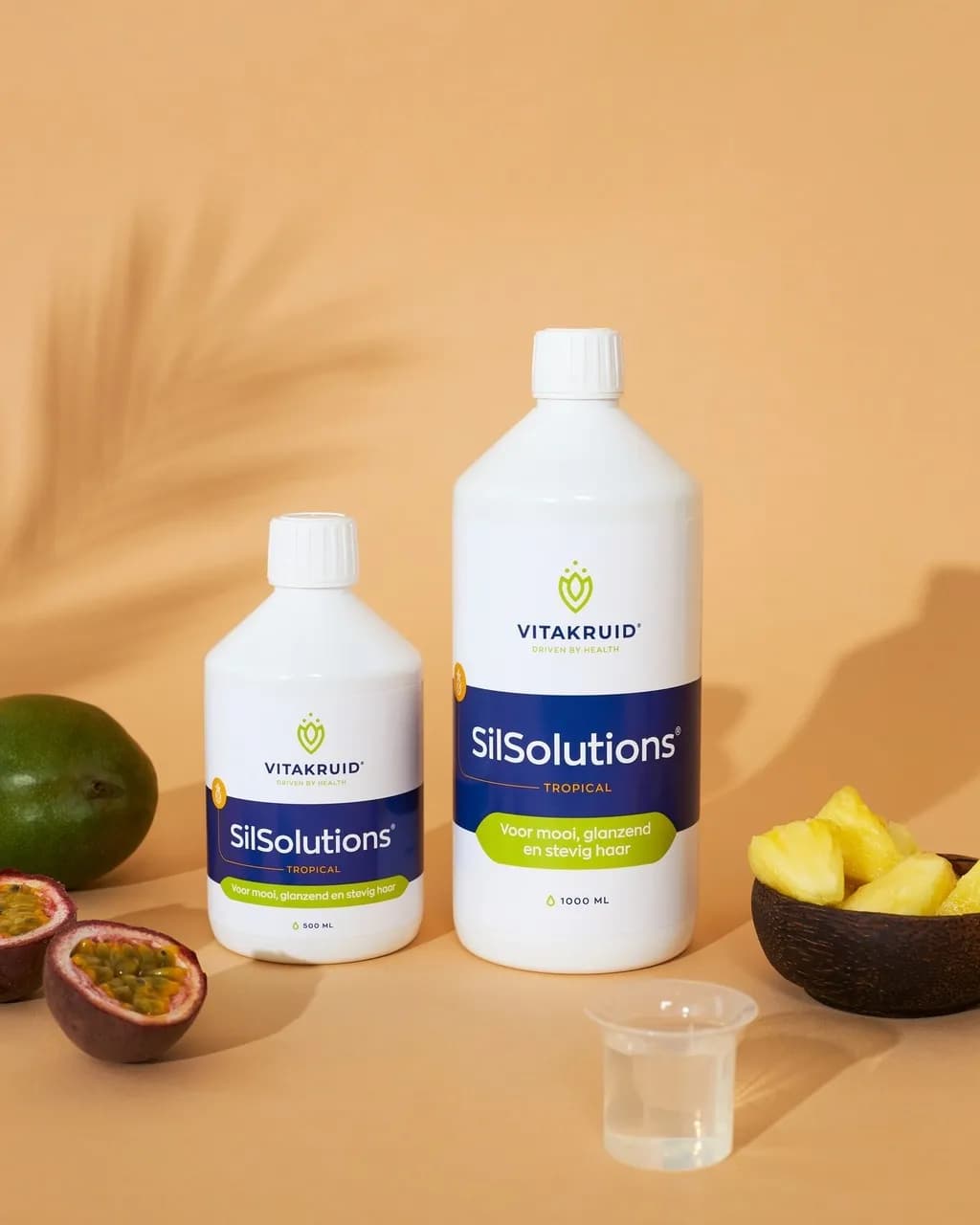 Vitakruid SilSolutions Tropical producten in twee formaten met tropisch fruit, als beeld bij de Vitakruid case